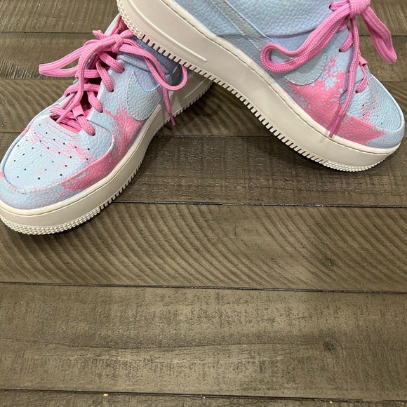 Nike Women's Air Sneakers in Pink and Light Blue - Picture 2 of 15